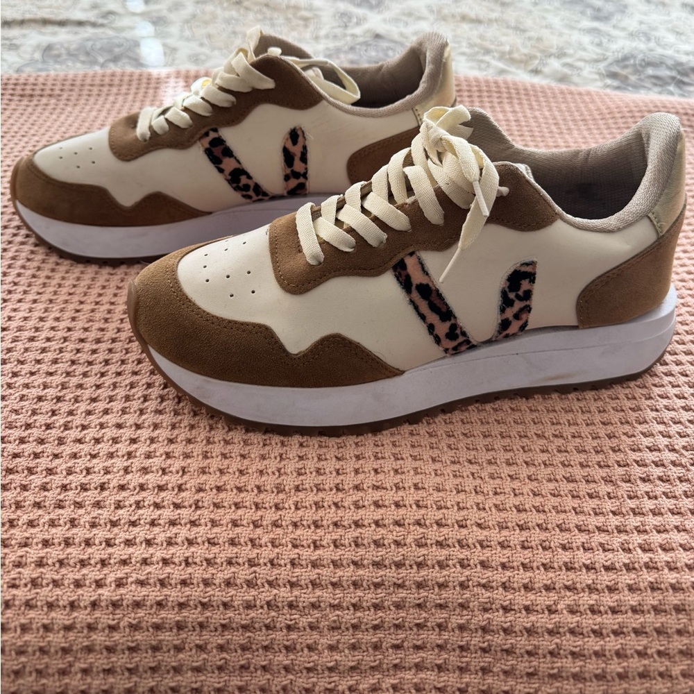 Stylish Cream and Brown Sneakers with Leopard Accent